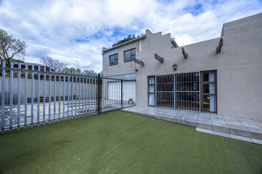 7 Bedroom Property for Sale in Plattekloof Western Cape